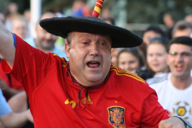 Donetsk, Ukrayna - 06.23.2012: İspanyol futbol taraftarları önünde Euro-2012 Şampiyonası'nda Donbass Arena Stadyumu