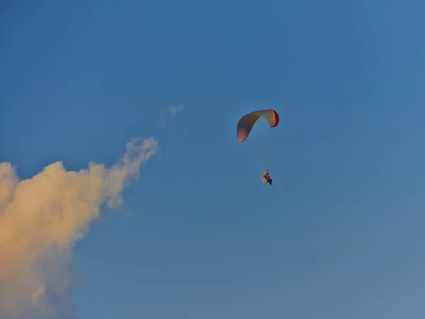 Para in the blue sky with clouds — Stock Photo, Image