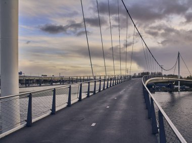 Yaya köprüsünde gündoğumu yaz Amsterdam