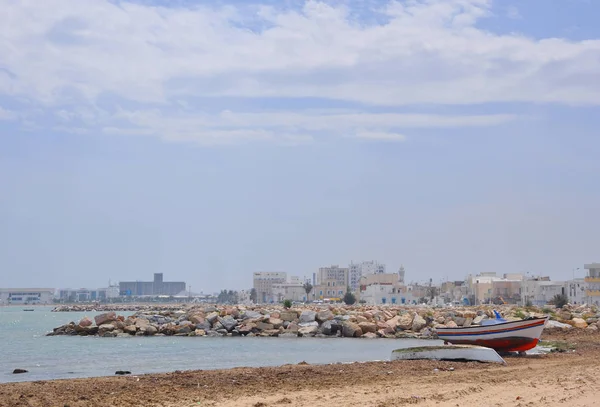 Görünüm boş tekne ile Beach
