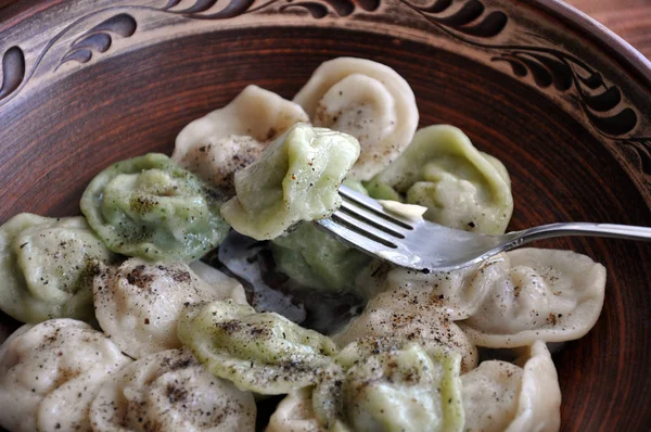 White and green welded pelmeni in a bowl — Stock Photo, Image