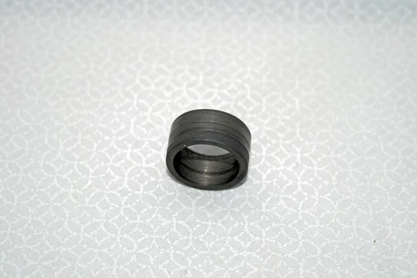 Обручальное Кольцо Стали Дамаска Боке — стоковое фото