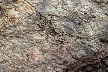 Güneş ışığı düzgün bir arka plan veya doku yapma crakced kayaların yüzeyinden parlıyor.