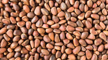 Üst manzara, çam fıstığı, doğal yiyecek, yakın plan.