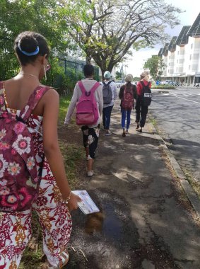 Aile içinde ya da güneşte yalnız