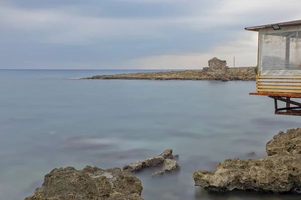 Larga Exposición Antalya Con Costa Rocosa Marrón Clima Nublado Tiempo — Foto de Stock