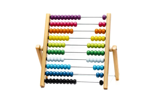 Beyaz arka plan üzerinde renkli ahşap boncuk ile geleneksel abacus