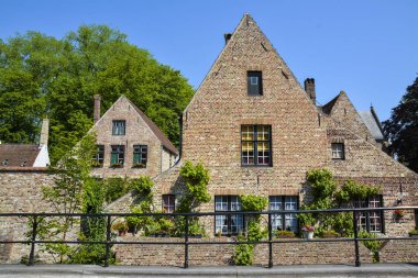 Belçika eski kiremit evler