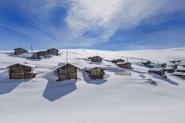 Highland houses and cloudy skies in the snow