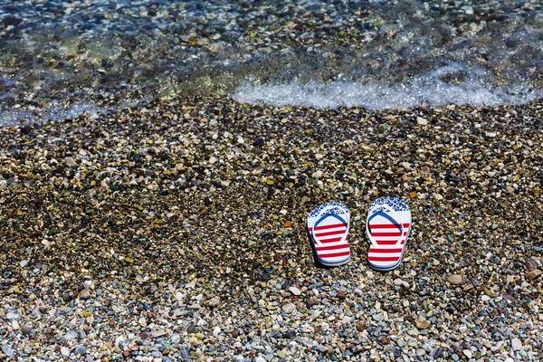 Par Zapatillas Color Playa Junto Mar — Foto de Stock