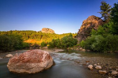 Nehir, Dünya ve ağaçlar Serik Antalya 'da uzun pozlu fotoğraf