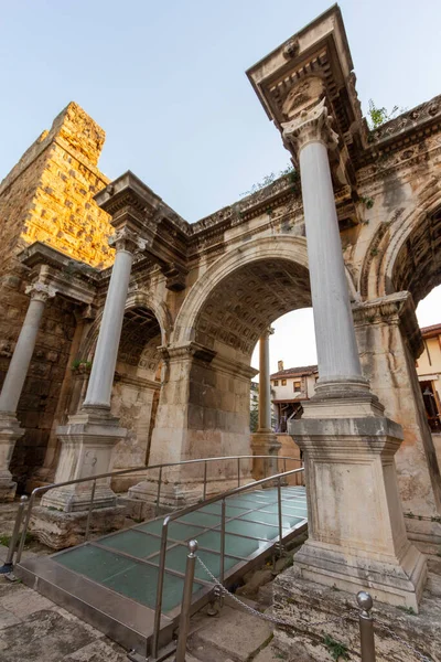 Antalya Porta Adriana Uckapilar Monumento Storico Del Periodo Romano Turchia — Foto Stock