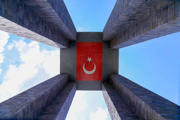 Türkiye 'nin Çanakkale kentindeki Şehitler Anıtı' nın genel görünümü