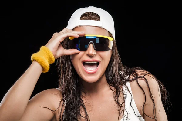 Sporty Attractive Woman Modern Shades Sunglasses Peaked Cap Looking Camera — Stock Photo, Image