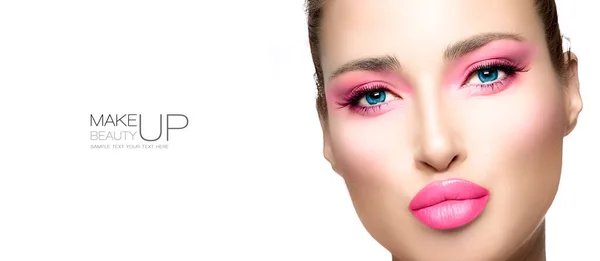 Skönhet Och Makeup Koncept Vacker Modell Tjej Med Ljus Makeup — Stockfoto