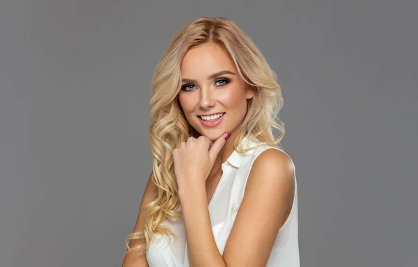 Vacker Blond Kvinnlig Modell — Stockfoto