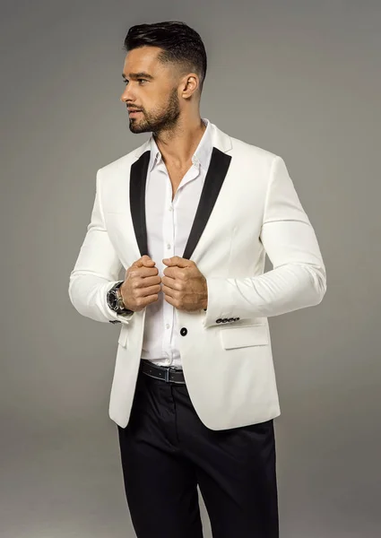 Hombre Guapo Usar Chaqueta Blanca — Foto de Stock