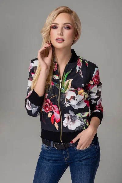 Portrait Blond Model Wear Bomber Jacket — Stock Photo, Image