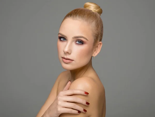 Beauty Porträtt Kvinnliga Ansikte Med Naturlig Ren Hud — Stockfoto