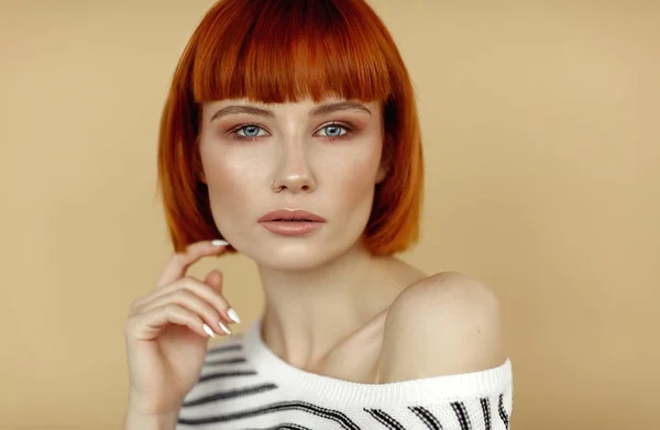 Retrato Mulher Sensual Com Cabelo Vermelho Textura Natural Pele — Fotografia de Stock