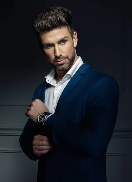 Ritratto Uomo Sexy Con Orologio — Foto Stock