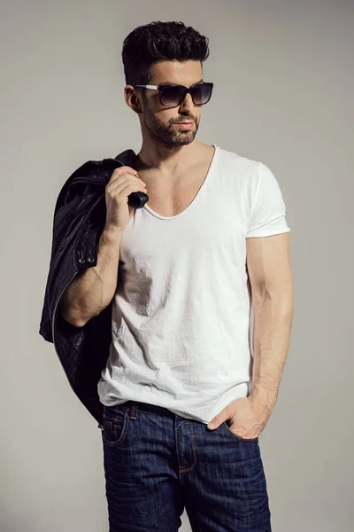 Handsome Man Holding Jacket His Hand Wearing Sunglasses — Stock Photo, Image