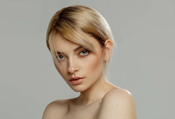 Retrato Belleza Modelo Femenino Moda Con Maquillaje Natural Piel — Foto de Stock