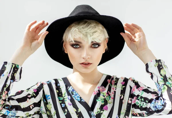 Beauty Portrait Fashion Blond Model Hat — Stock Photo, Image