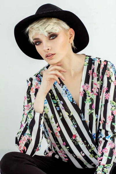 Beauty Portrait Fashion Blond Model Hat Touching Her Chin — Stock Photo, Image