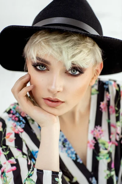 Beauty Portrait Fashion Blond Model Hat — Stock Photo, Image