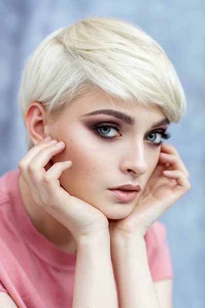 Blond Beauty Short Hair — Stock Photo, Image