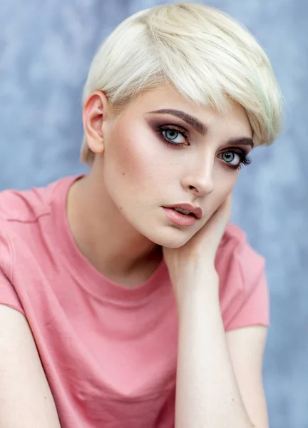 Blond Beauty Short Hair — Stock Photo, Image