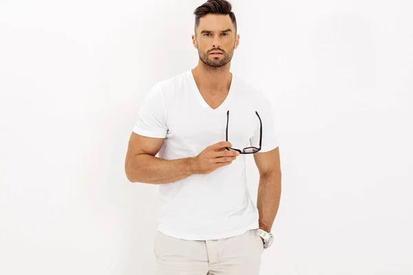 Sexy Mannelijk Model Met Glazen Geïsoleerd Witte Achtergrond — Stockfoto
