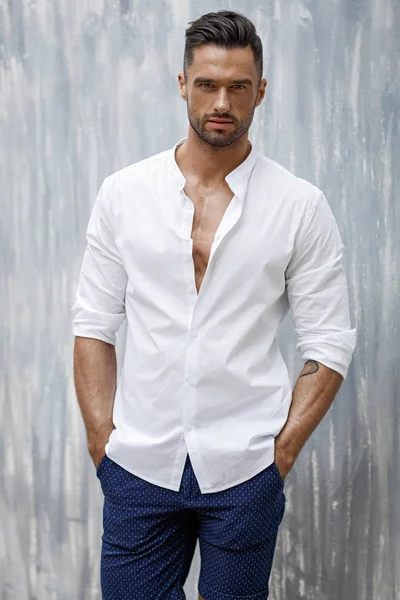 Retrato Homem Bonito Camisa Branca — Fotografia de Stock