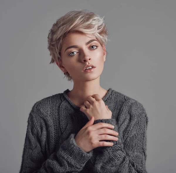 Fashion Portrait Young Woman Blond Short Hair Isoalted Gray Background — Stock Photo, Image