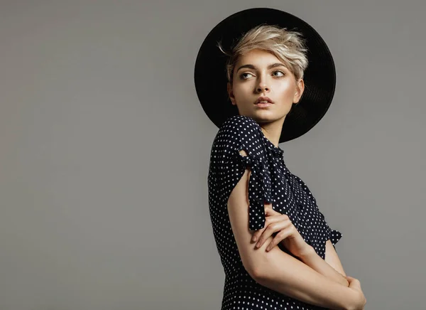 Fashion Portrait Female Model Blond Short Hair Wear Black Hat — Stock Photo, Image