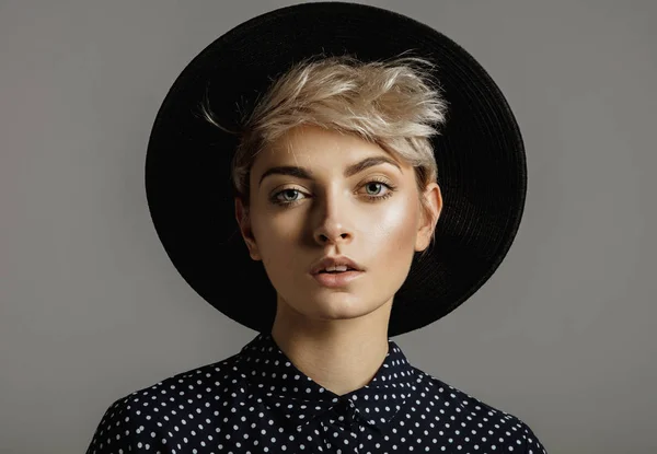 Fashion Portrait Female Model Blond Short Hair Wear Black Hat — Stock Photo, Image