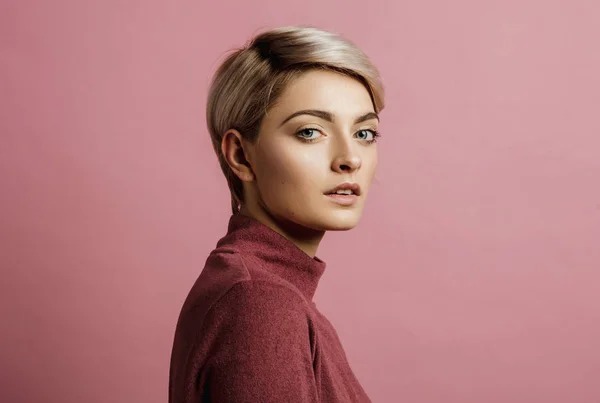 Portrait Woman Blond Short Hair Isolated Pink Background — Stock Photo, Image