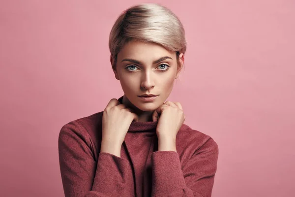 Portrait Fashion Woman Blond Short Hair — Stock Photo, Image