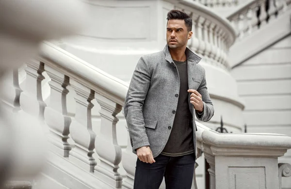 Hombre Guapo Chaqueta Gris —  Fotos de Stock