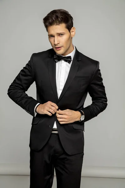 Retrato Hombre Guapo Traje Negro — Foto de Stock