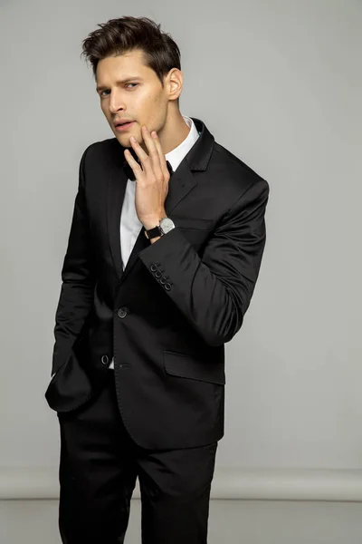 Handsome Man Black Suit Gray Background — Stock Photo, Image