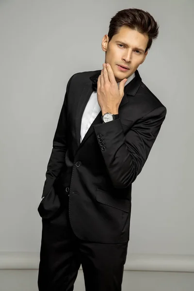 Retrato Hombre Guapo Traje Negro — Foto de Stock