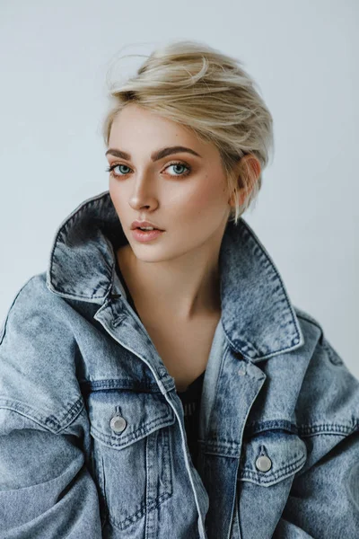 Portrait Fashion Blonde Woman Short Hair Wearing Denim Jacket — Stock Photo, Image