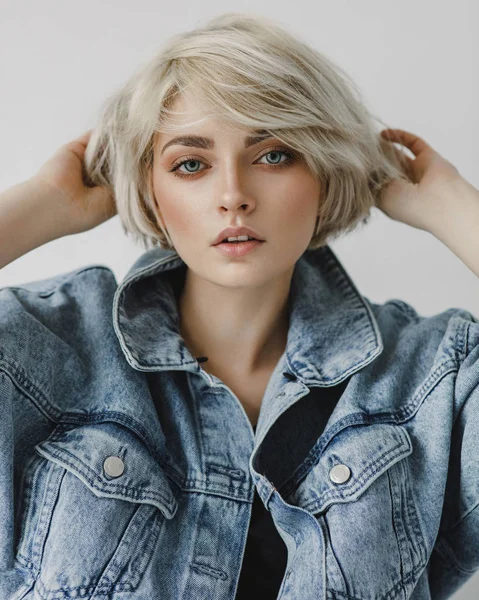 Portrait Fashion Blonde Woman Short Hair Wearing Denim Jacket — Stock Photo, Image