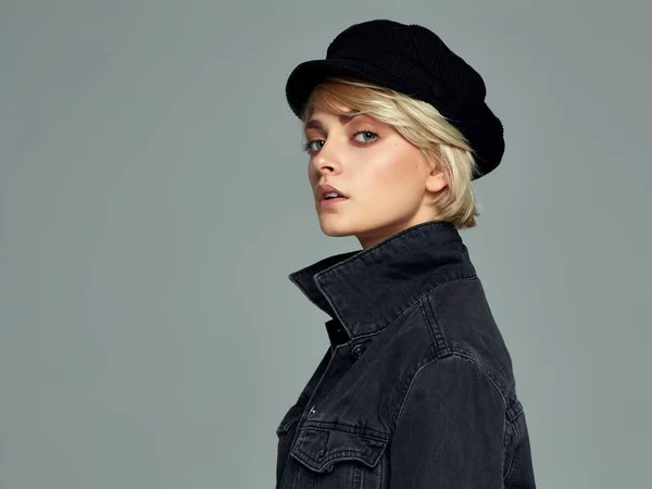 Portrait Young Blond Woman Short Hair Wearing Black Denim Jacket — Stock Photo, Image