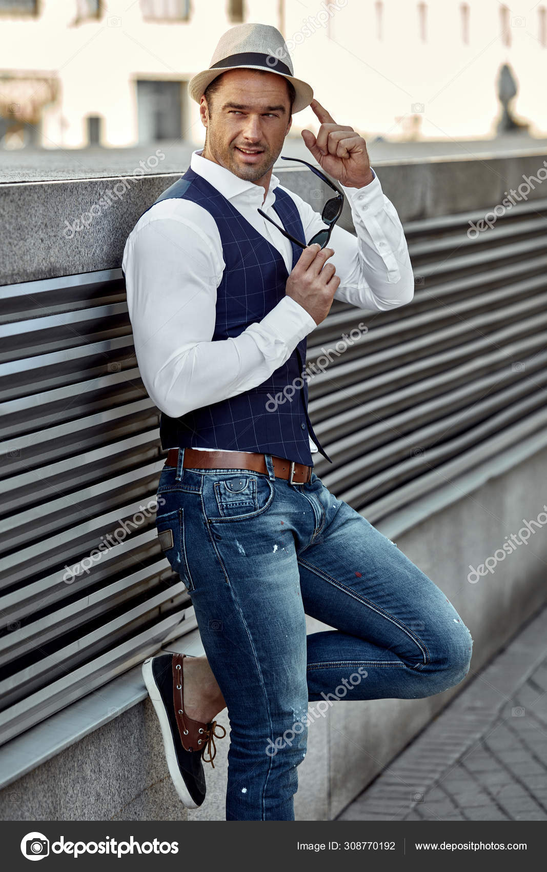 Casual Hombres En Jean Moda Casual Outfits Para Hombre 2021 Jeans