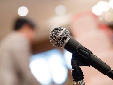 Resepsiyonda konuşmalar