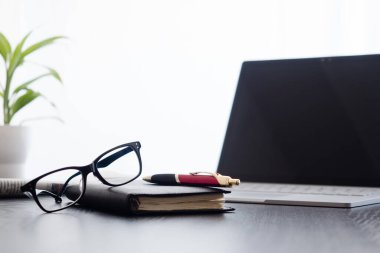 Evden Çalışmak İçin İş Ögeleri