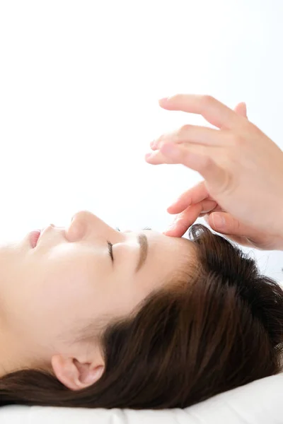 Woman Receiving Acupressure Eyes Acupuncture Clinic — Stock Photo, Image